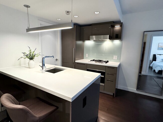 Photo - 777 Richards St