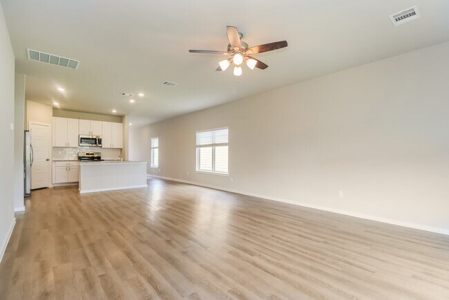 Photo - 567 Dalloway St