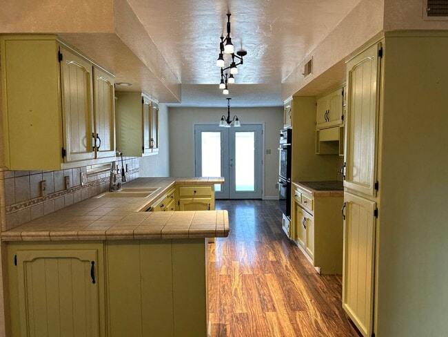 Photo - Charming and Close to Dining, Shopping, Gym, Theater