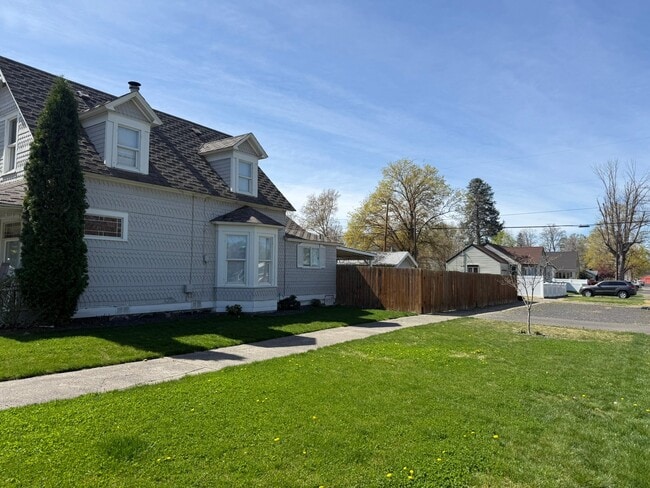 Photo - 801 Guernsey St