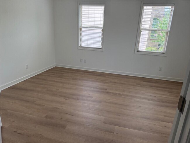 Photo - 325 Cranbrooke Cir