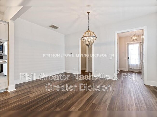 Photo - 5921B Robertson Ave