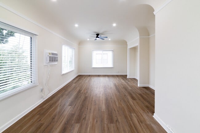 Building Photo - 211 N Berendo St Unit 1/2