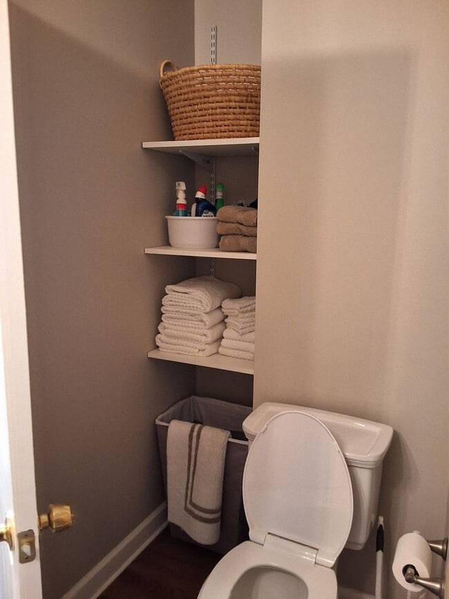 Photo - Knoxville 37914 - FULLY FURNISHED! 3 bedroom, 2 bath home - SHORT TERM LEASE AVAILABLE - Contact ...