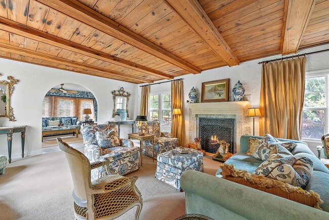 Photo - 325 Seaspray Ave