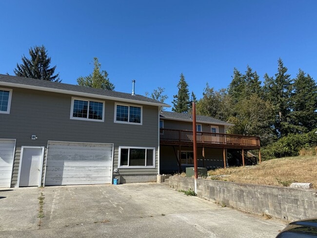 Building Photo - Country Living in this new remodel house