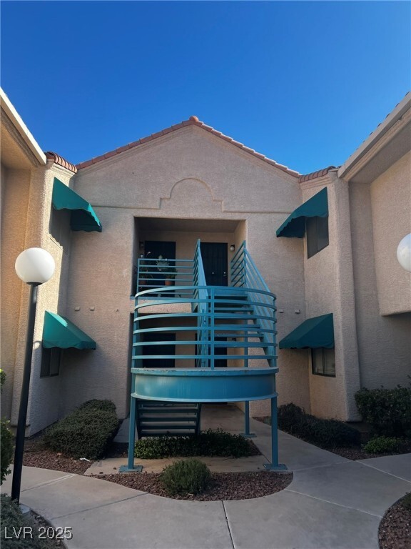 Building Photo - 2140 Pinetop Ln Unit 204 Rental