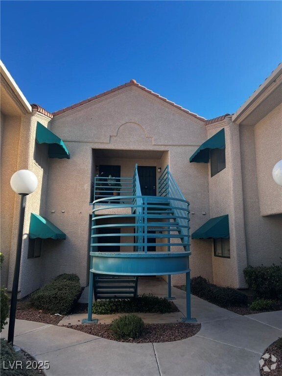Building Photo - 2140 Pinetop Ln Unit 204 Rental