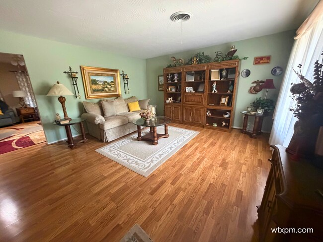 3404 Royal Rd