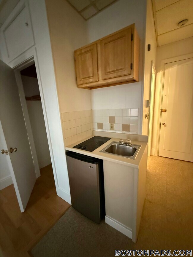 Photo - 272 Newbury St Unidad 4