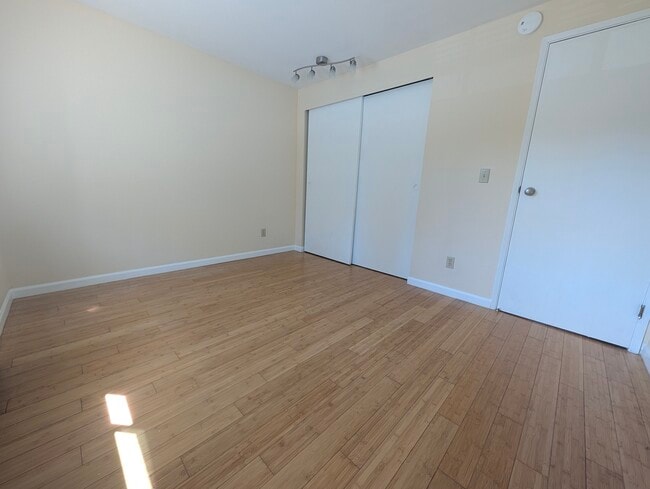 Photo - 4316 W Lake Sammamish Pky SE Unit h302