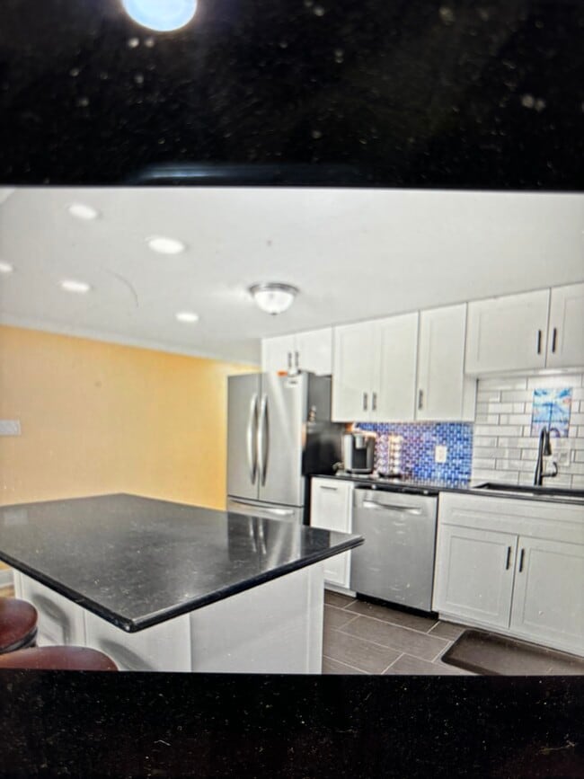 Kitchen/quartz countertops - 151 Calhoun Ave Unit 301