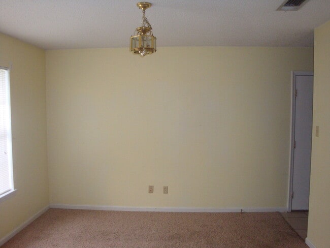 Photo - 1504 Coach St