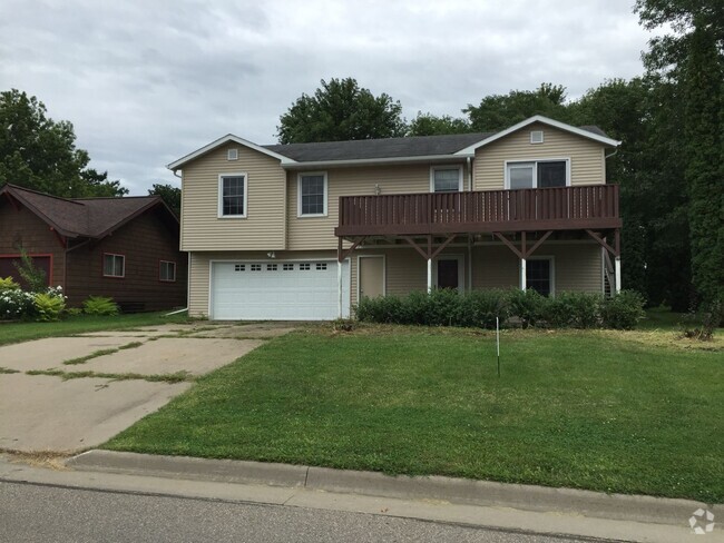 Building Photo - 105 Duesenberg Dr Rental