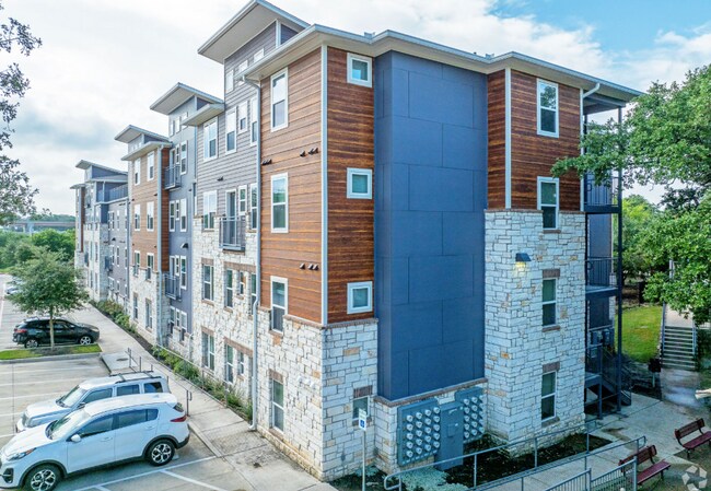 Photo - 3300 Oak Creek Dr Unit #3300
