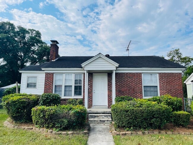 Photo - 2 Bedroom, 1 Bathroom in Olympia - Available Now!