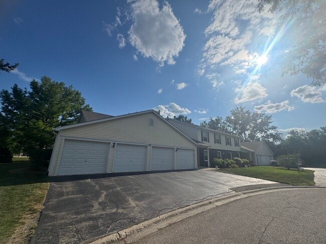 Building Photo - 623 Mallard Ct