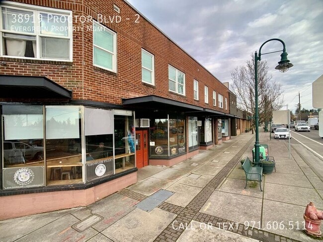 Building Photo - 38919 Proctor Blvd Unit 2