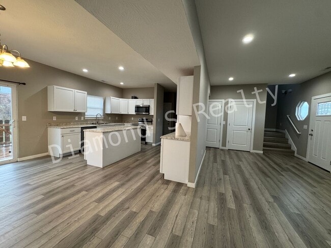 Photo - Gorgeous 4 Bedroom Home in Ozark Available!