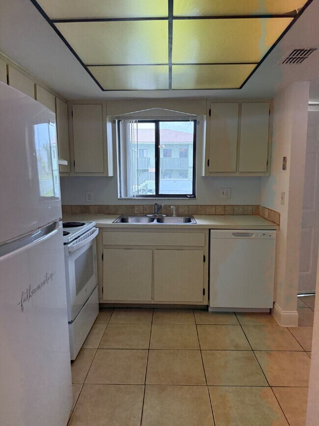 Photo - 2 bedroom, 2 bathroom in College Pines! Unit 301
