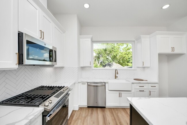 Photo - 2424 Harrington St