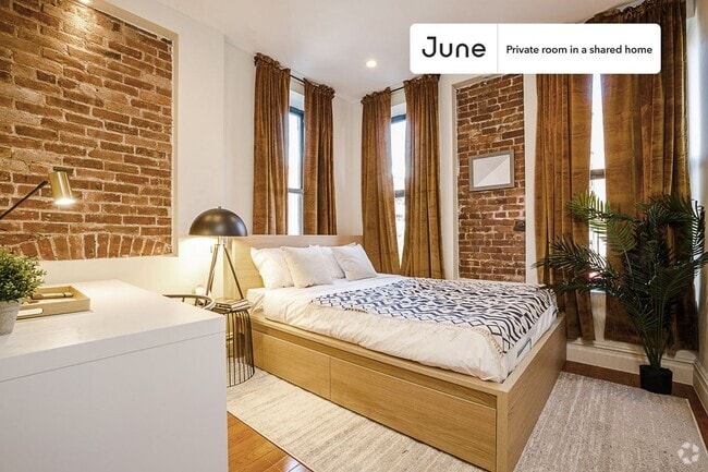 Building Photo - Private bedroom in 3 bed/2 bath Home