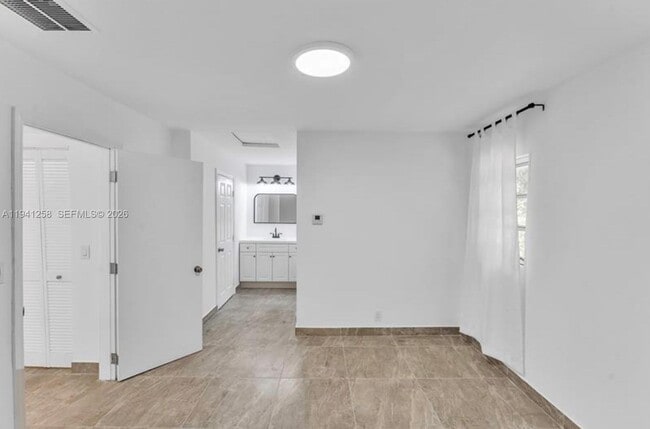 Photo - 211 SE 9th St