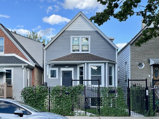 Building Photo - 2317 N Keeler Ave
