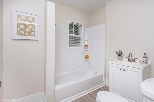 Photo - 1215 Clark St