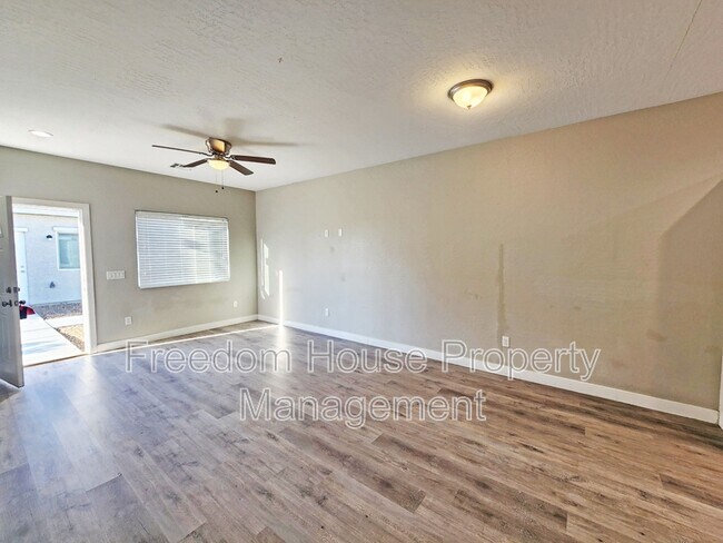 Photo - 1121 Sixshooter Ave