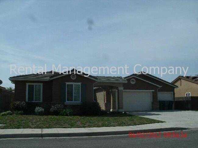 Building Photo - Lots of space in Clovis Rental