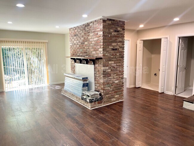 Photo - 5435 Winstead Ct SW