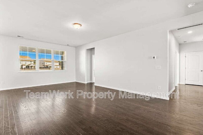 Photo - 214 Mercator Dr