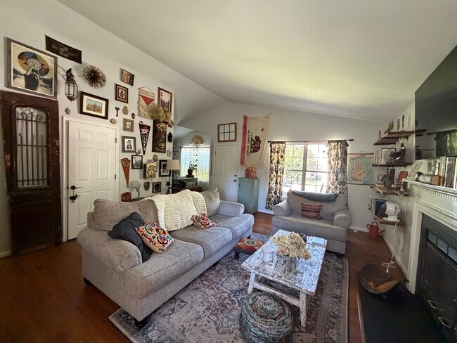 Photo - 106 Westwood Cir