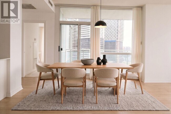 Photo - 220 Burnhamthorpe Rd W Unit 1602