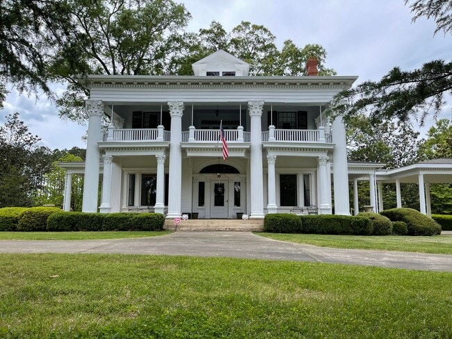 Building Photo - Stately Mansion on 17 Acres with Enormous ... Rental