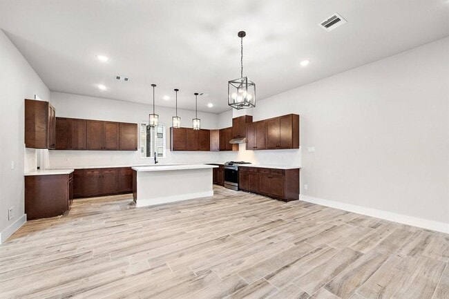 Photo - 228 W 28th St