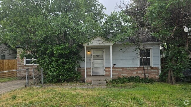 Building Photo - 1033 Dunaway St Rental