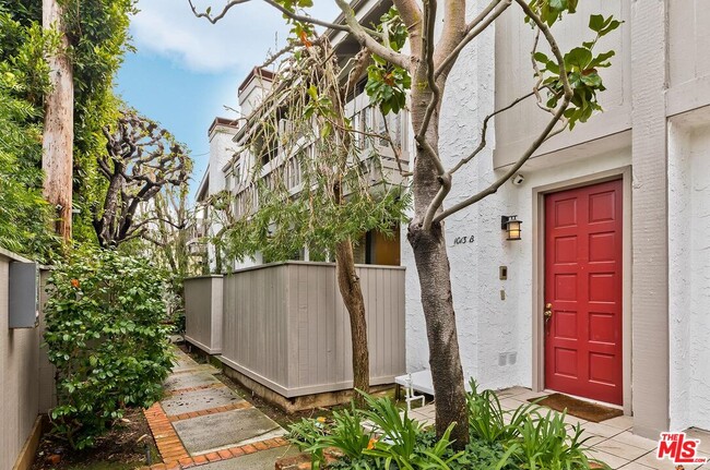 Building Photo - 1013 21st St Unit B