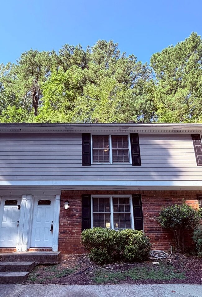 Building Photo - 708 Burnt Creek Dr NW Unit B