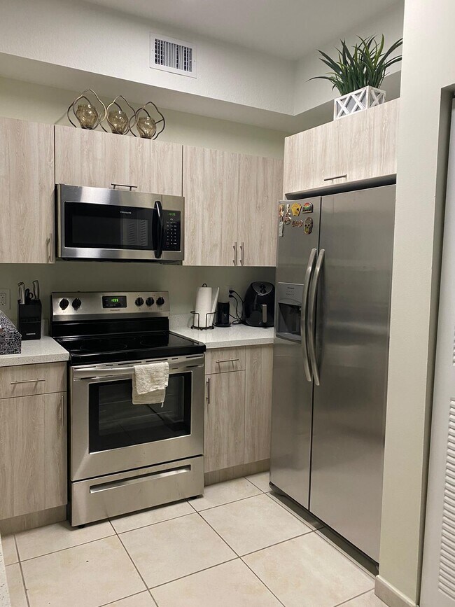 Building Photo - 7350 NW 114th Ave Unit 308