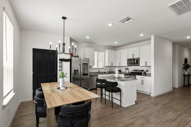 Photo - 23515 Wrexham St