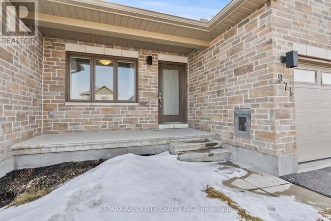 Photo - 971 Leishman Dr.