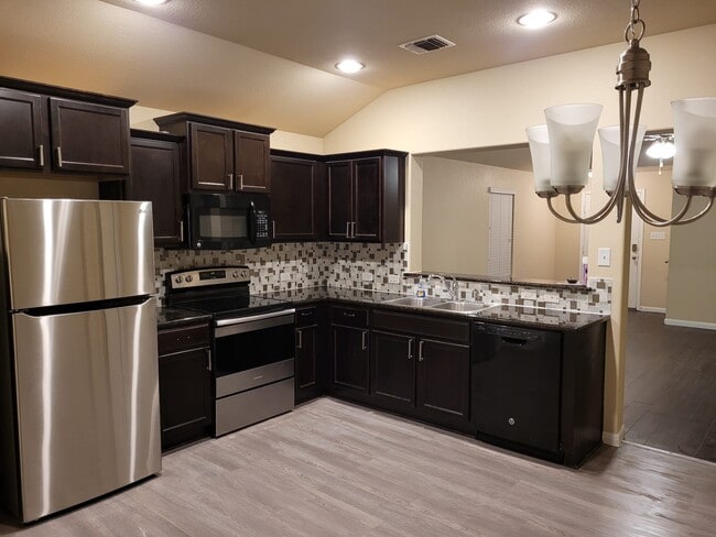 Photo - 103 Frio River Trl