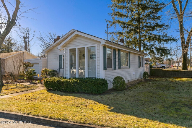 Photo - 717 Harmony Rd