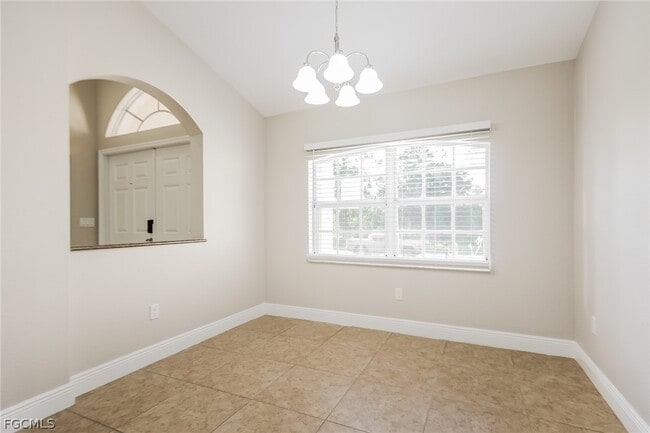 Photo - 1018 Card St E