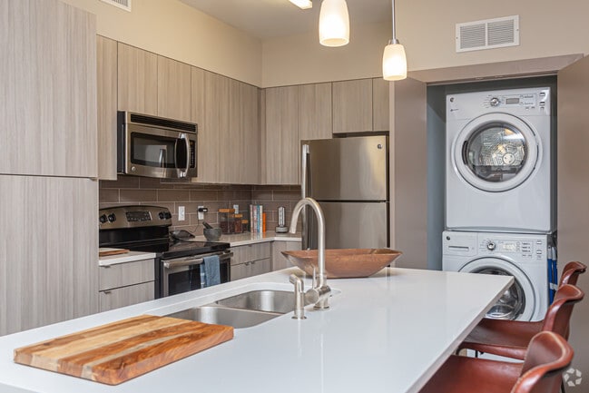 2 BR, 2 BA - 920 SF