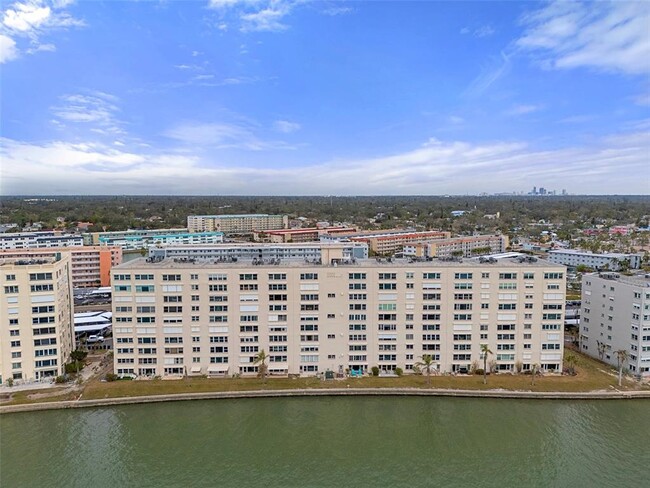 Building Photo - 5980 Shore Blvd S Unit 312 Rental