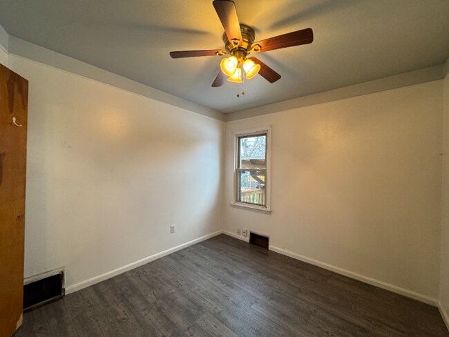 Photo - 1403 E Maxlow Ave