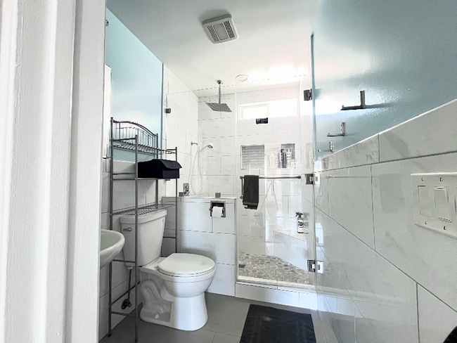 Photo - 1051 W 170th St